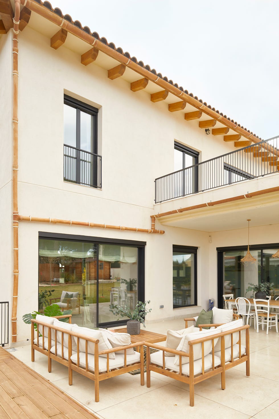 terraza con salón y comedor