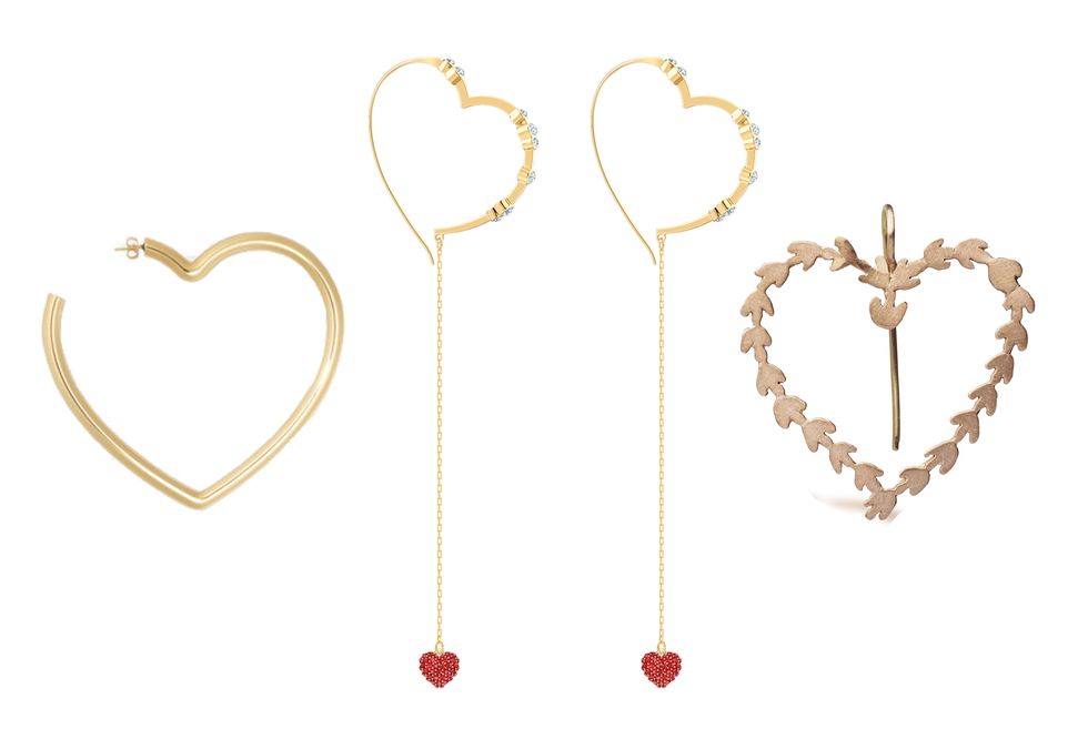 A San Valentino 2019 significa anche gioielli, da regalare, ricevere e scambiare con la persona che ami perché simboli di un sentimento profondo, scegli il tuo tra orecchini, cuore pendenti e scritte LOVE e TVB.