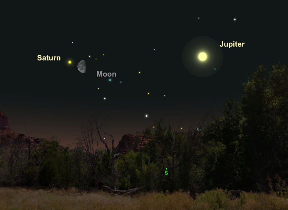De crmekleurige planeet Saturnus zal op 25 april dichtbij de maan staan