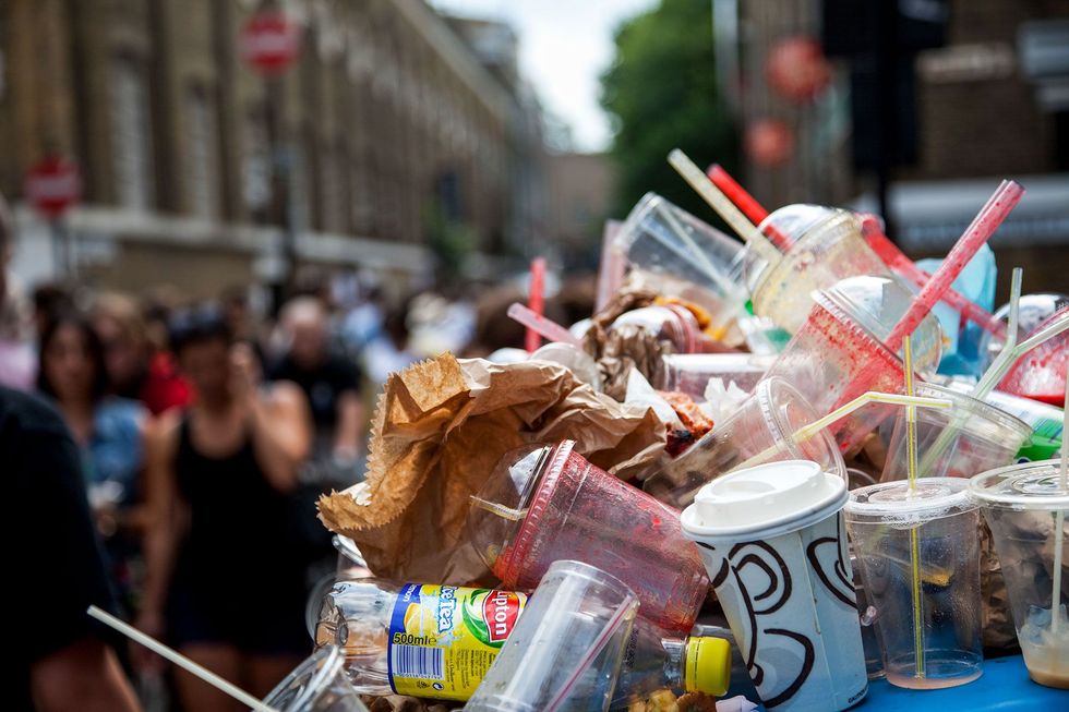 Wekelijks worden hopen vuilnis achtergelaten op de Brick Lane Market in Londen