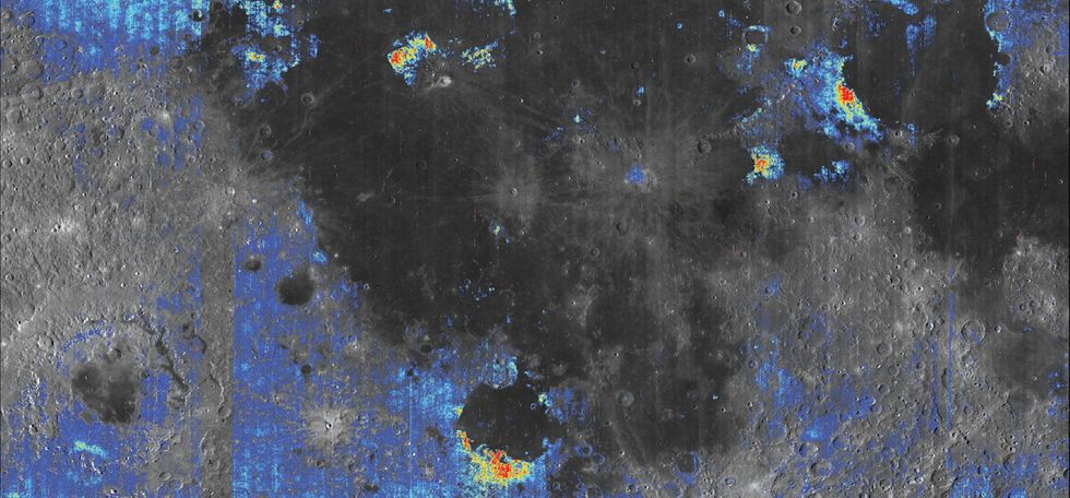 Op deze kaart is te zien waar vulkanisch glas op het oppervlak van de maan voorkomt