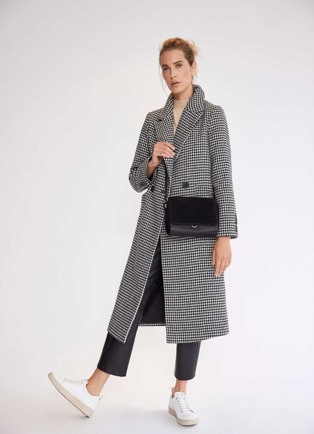 Clothing, White, Fashion, Pattern, Outerwear, Shoulder, Fashion model, Plaid, Tartan, Design, 
