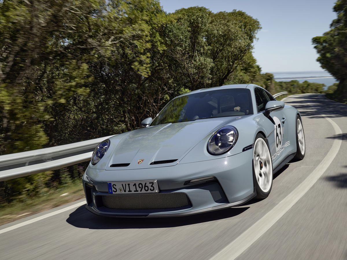 Most Expensive 2024 Porsche 911 S/T Costs $374,600, Two Options Are $63k