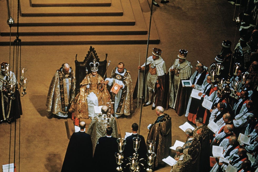 Coronation Op 2 juni 1953 wordt de 25jarige Elizabeth II in Westminster Abbey te Londen door de aartsbisschop van Canterbury tot koningin gekroond