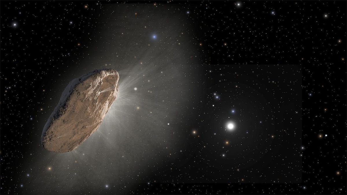 Deze illustratie beeldt de asterode Oumuamua uit de eerste bezoeker vanuit de interstellaire ruimte die ooit is waargenomen Op 30 augustus observeerde een amateurastronoom zijn mogelijke opvolger de komeet C2019 Q4Borisov Uit de baan van deze komeet blijkt dat het om een object gaat dat een eenmalig bezoek aan ons zonnestelsel brengt