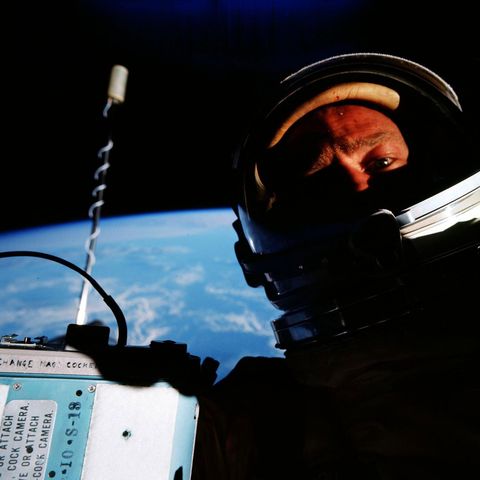 Edwin Buzz Aldrin beweert dat hij tijdens de Gemini XIImissie in 1966 de allereerste ruimteselfie maakte