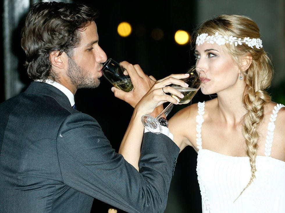 Hairstyle, Formal wear, Event, Suit, Tuxedo, Dress, Ceremony, Gesture, 