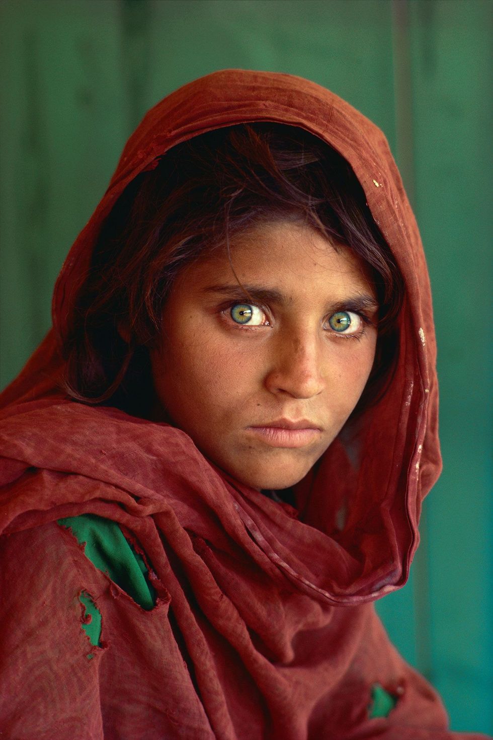 Het portret van Sharbat Gul een Afghaanse vluchteling met de mysterieuze ogen stond op de cover van National Geographic in 1985 waarna het jarenlang in harten gegraveerd stond