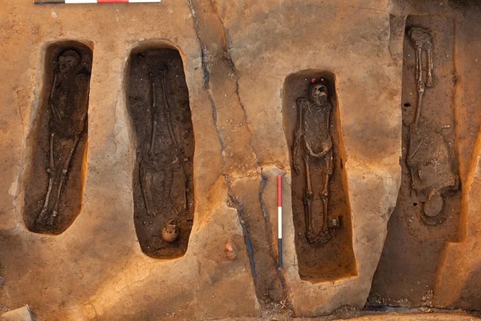 Archeologen vonden vier graven onder de kansel van de kerk in Jamestown   een locatie die normaliter is voorbehouden aan de belangrijkste leden van een Anglicaanse kerk