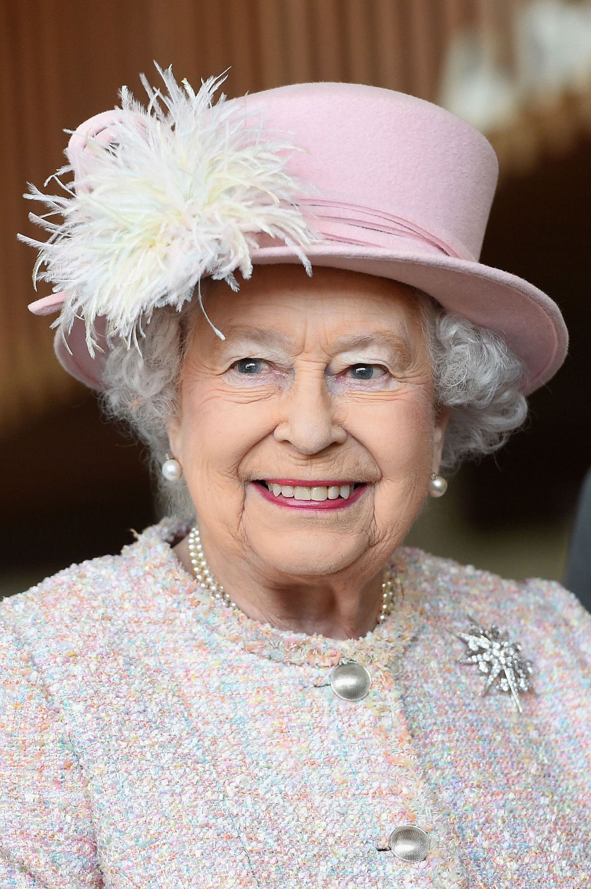 エリザベス女王の結婚同意発表に、王室ファン大騒ぎ？