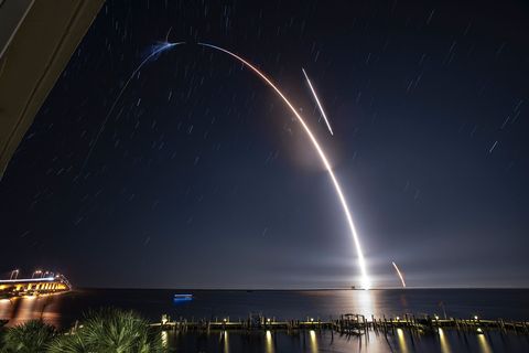 Op de avond van 4 mei vond op Cape Canaveral in Florida de lancering plaats van de CRS17 missie van SpaceX voor nieuwe bevoorrading van het Internationaal ruimtestation ISS De nuttige lading bestond onder meer uit OCO3 een instrument om het CO2niveau in de dampkring van de aarde te meten