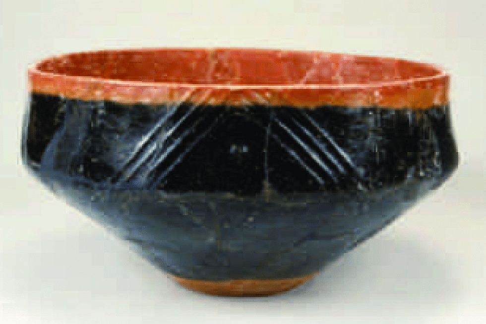 Roodzwart aardewerk als deze schaal uit circa 2500 v Chr is aangetroffen in het Kaukasusgebergte maar ook op Kananitische vindplaatsen veel verder naar het zuidwesten