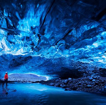 mendenhall ice caves in alaska