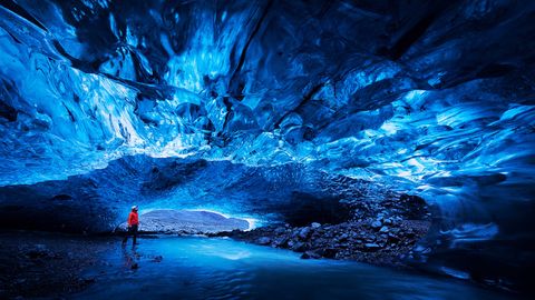 mendenhall ice caves in alaska