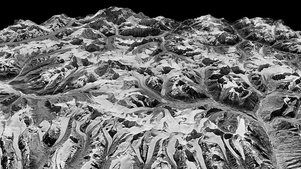 De deelstaat Sikkim in India is hier te zien op een foto die in 1975 werd gemaakt door de spionagesatelliet KH9 HEXAGON Op de grens van Sikkim en Nepal ligt ook de Kangchenjunga de op twee na hoogste berg ter wereld en een van de massieven die in het nieuwe onderzoek werden geanalyseerd