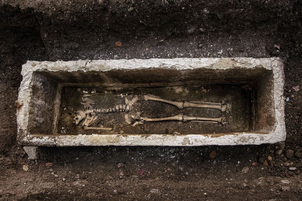 Onder de Gosposvetskastraat werden ruim driehonderd graven gevonden die wetenschappers een inkijkje bieden in het leven van de inwoners van het Romeinse Emona
