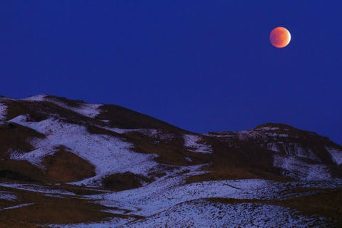 Op 10 december 2011 sierde een totale maansverduistering de avondschemer in het Iraanse Zagrosgebergte