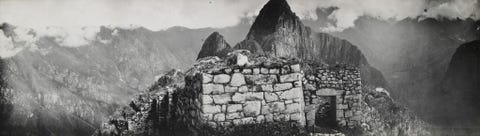 Gezicht op de interne muur en stadspoort van Machu Picchu