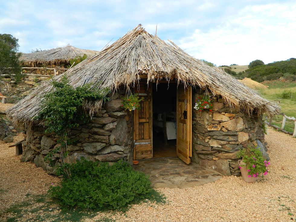 Hut, Thatching, Shack, Building, House, Rural area, Village, Adaptation, Roof, Cottage, 