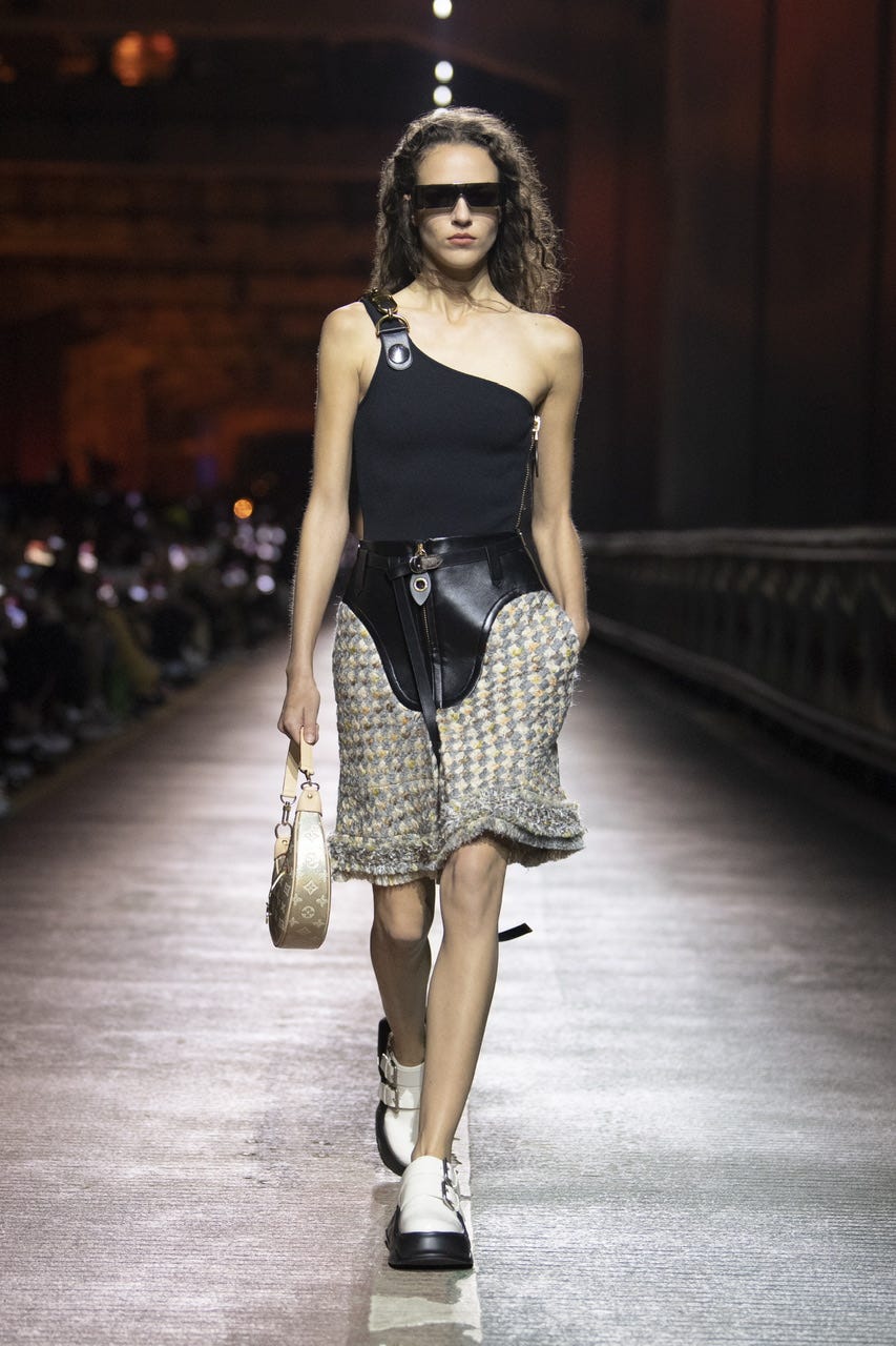 Louis Vuitton【 極上のシルクブレンド】の大人のフーディ 全ルック】ルイ・ヴィトン 2023年 ウィメンズ・プレフォール