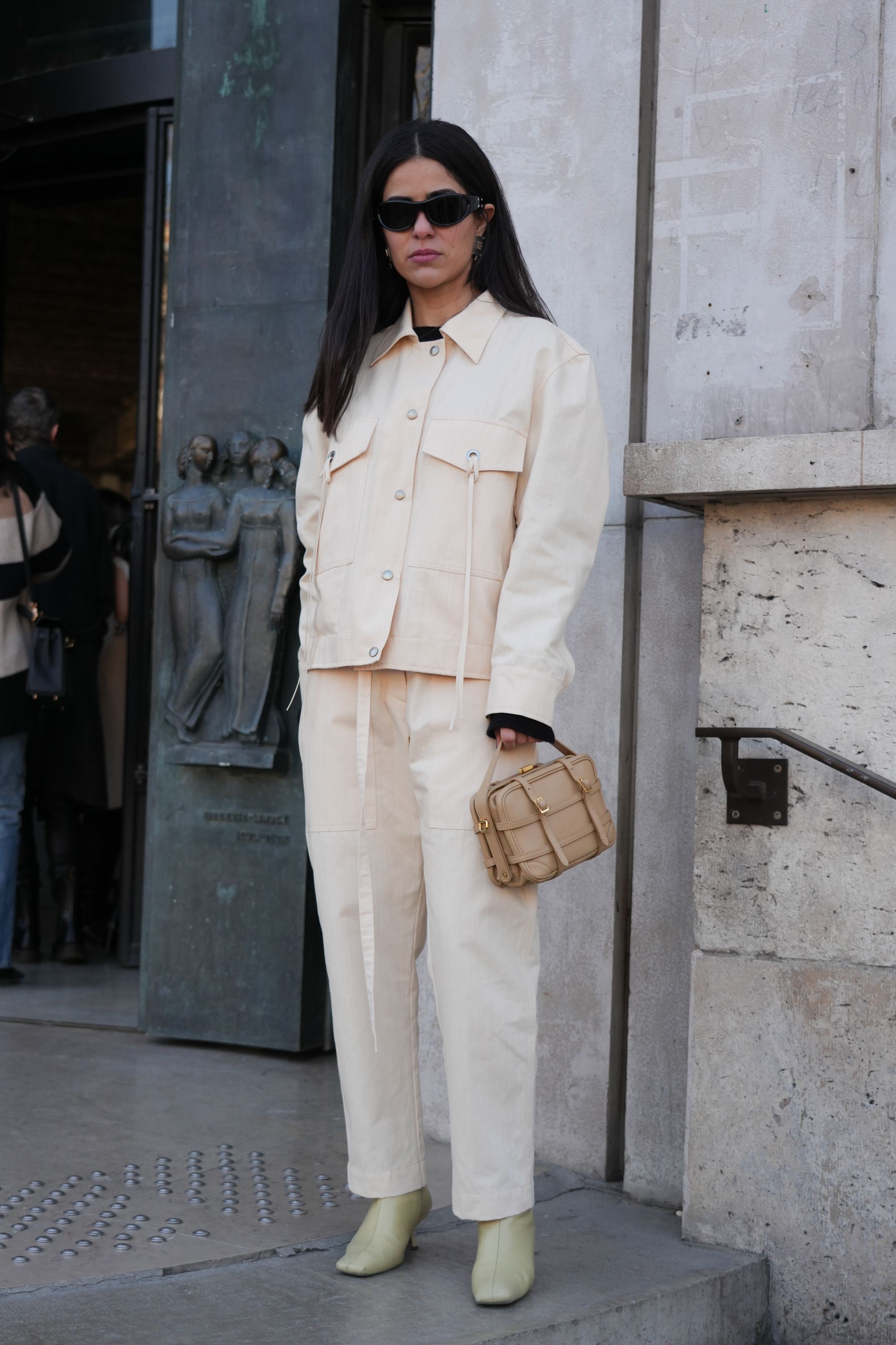 BEIGE, ベイジ 2023年SSのショート丈のダブルジャケット BEIGE, ベイジ 2023年SSのショート丈のダブルジャケット