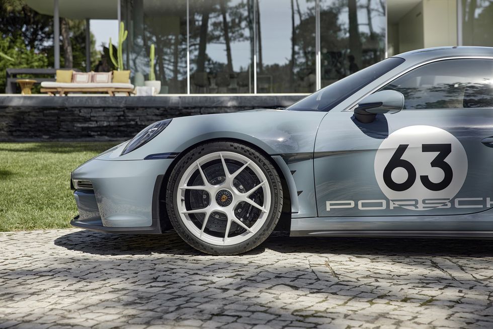 2024 Porsche 911 S/T Is the Lightest, Priciest 992 Yet