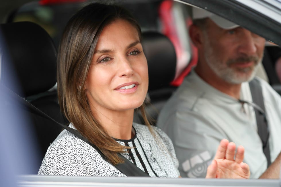 En la última jornada de la Copa del Rey de Vela, Felipe VI ha recibido la inesperada visita de su mujer, la reina Letizia, y sus dos hijas, la princesa Leonor y la infanta Sofía.