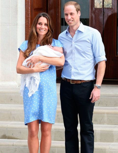 Kate Middleton y Guillermo de Inglaterra posan con su hijo Jorge