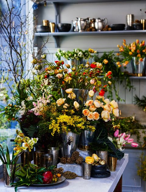 flower, floristry, flower arranging, floral design, cut flowers, plant, yellow, bouquet, flowerpot, building,