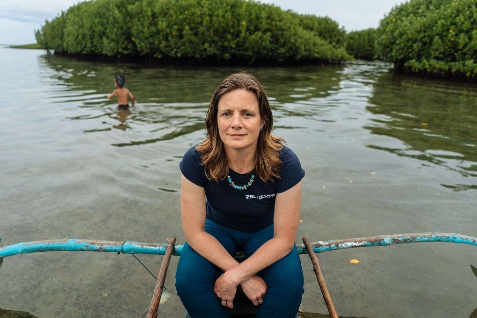Heather Koldewey National Geographicfellow en onderzoeker werkt voor de Zoological Society of London en helpt lokale gemeenschappen overal ter wereld om plastic afval uit zee te halen