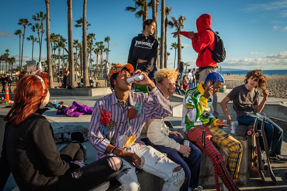 Vanaf de begindagenin ZuidCalifornie draait het bij het skateboarden om individuele stijl Skaters die elkaar in Venice Beach opzoeken hebben niet alleen de kans hun freestyle voetenwerk te showen maar ook de nieuwste modetrends