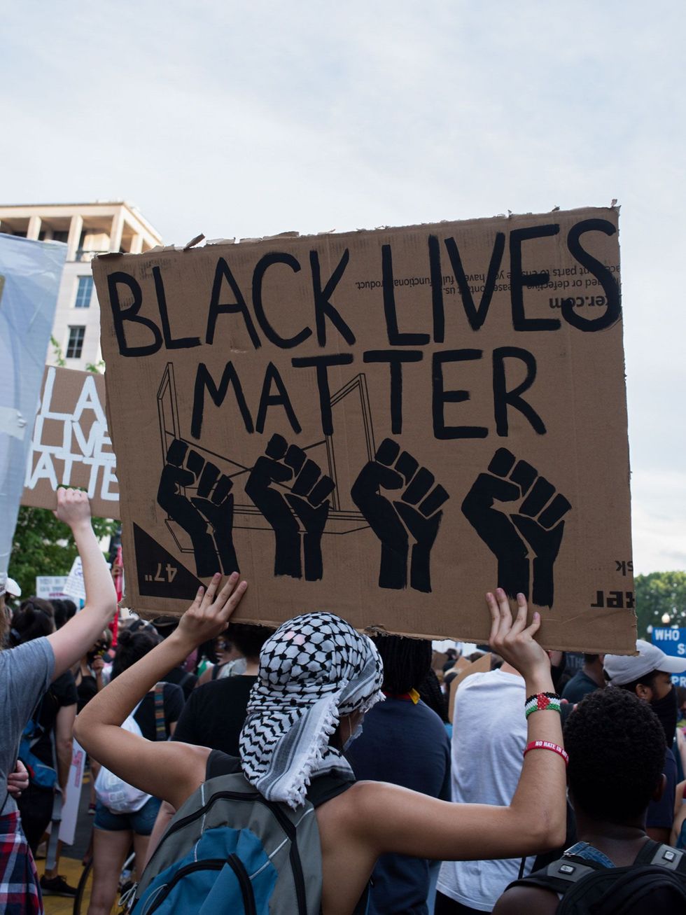De slogan Black Lives Matter werd in de hele wereld gebruikt toen tienduizenden mensen vorige zaterdag in de grote steden in de VS en de rest van de wereld protesteerden