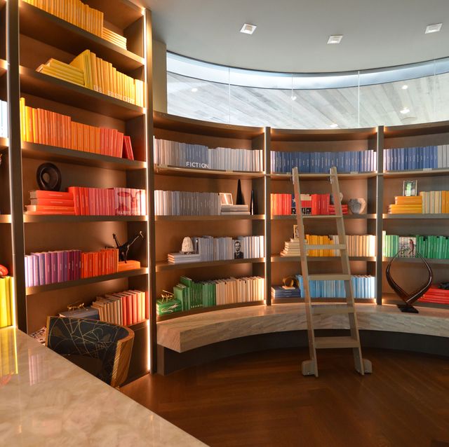 28 Home Libraries To Bookmark For Inspiration - Luxe Interiors + Design