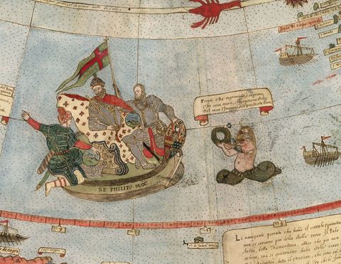 Voor de kust van ZuidAmerika lijkt een zeemeerman eer te betonen aan koning Filips II van Spanje