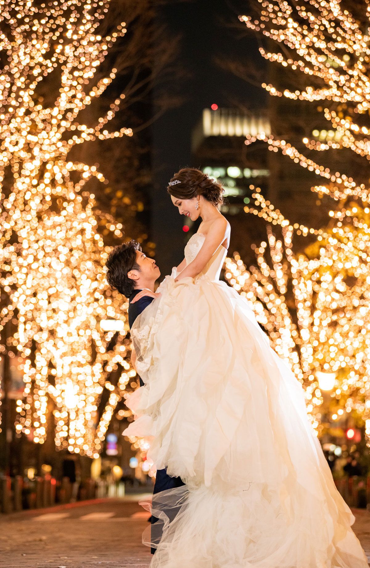 宮殿紫花嫁ディナー年次総会の主催者のウェディングドレス松下
