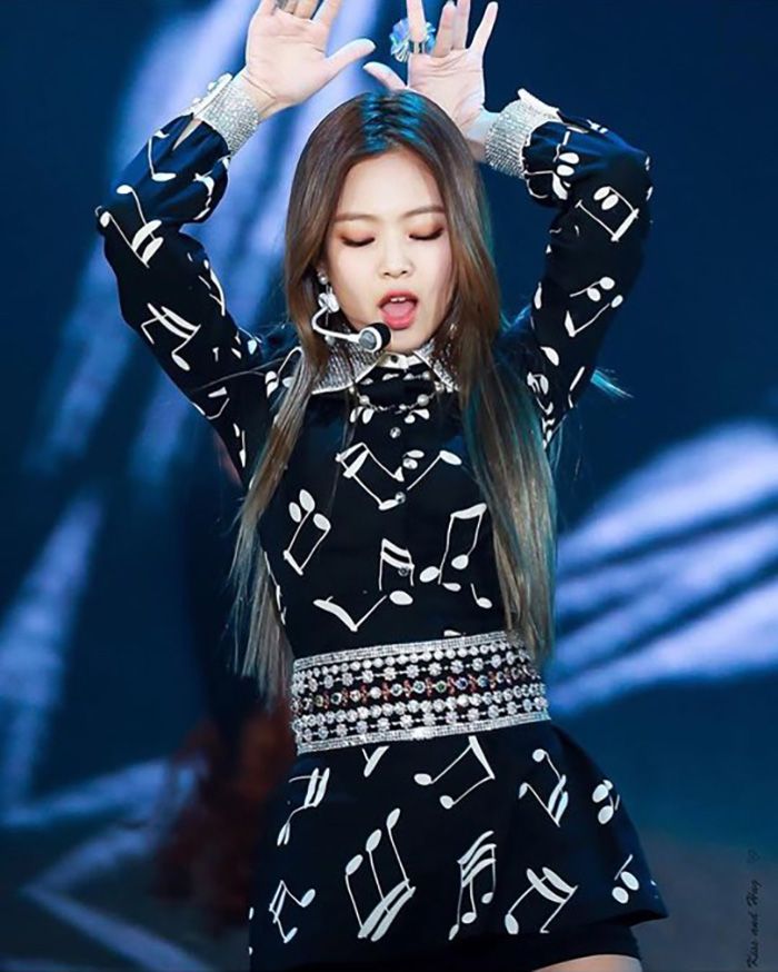 ラグジュアリーブランドだってお手の物 何でも似合うBLACKPINKの