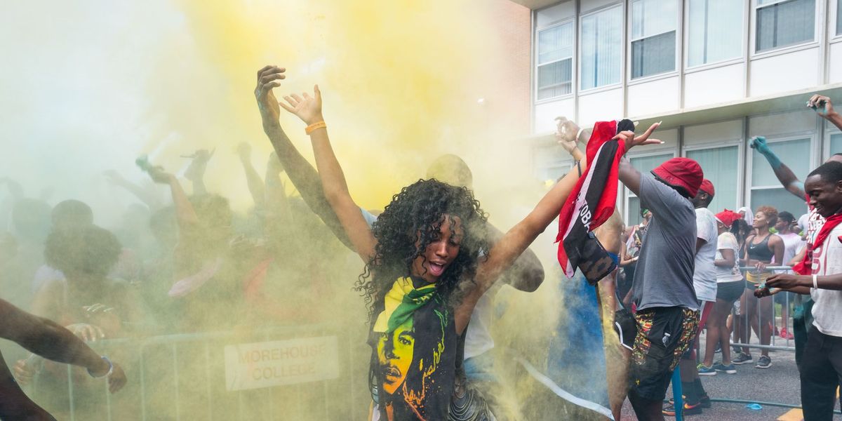 Bij het jaarlijkse Jouvertfeest van het Atlanta University Center komen studenten van de hele campus samen voor een viering in Caribische stijl