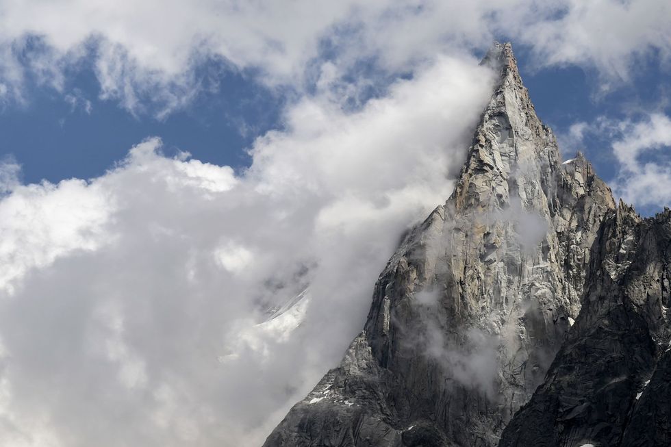 Na een reusachtige steenlawine kunnen alpinisten niet langer de Amerikaanse Route naar de Petit Dru in het Franse Chamonix volgen