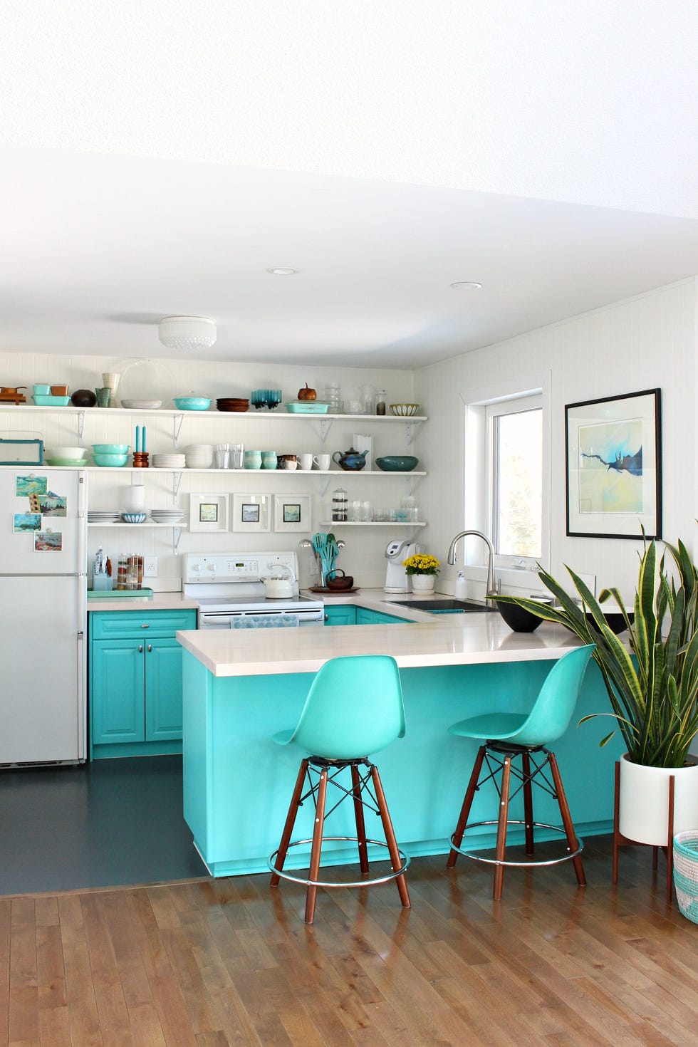 Furniture, Room, Turquoise, Blue, Interior design, Green, Kitchen, Property, Table, Floor, 
