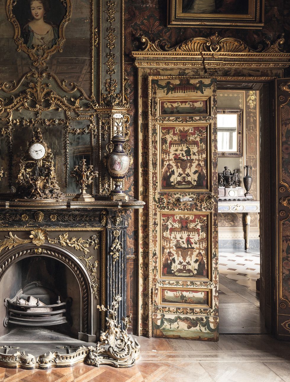 Fireplace, Furniture, Room, Napoleon iii style, Hearth, Building, Carving, Material property, Door, Antique, 