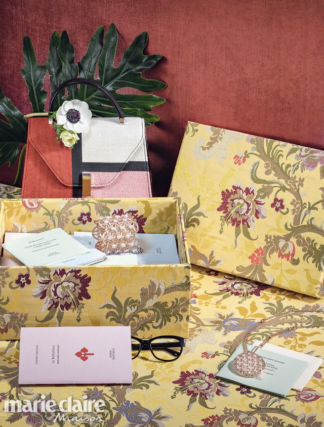 Botany, Envelope, Leaf, Gift wrapping, Textile, Present, Paper, Stationery, Plant, Still life, 