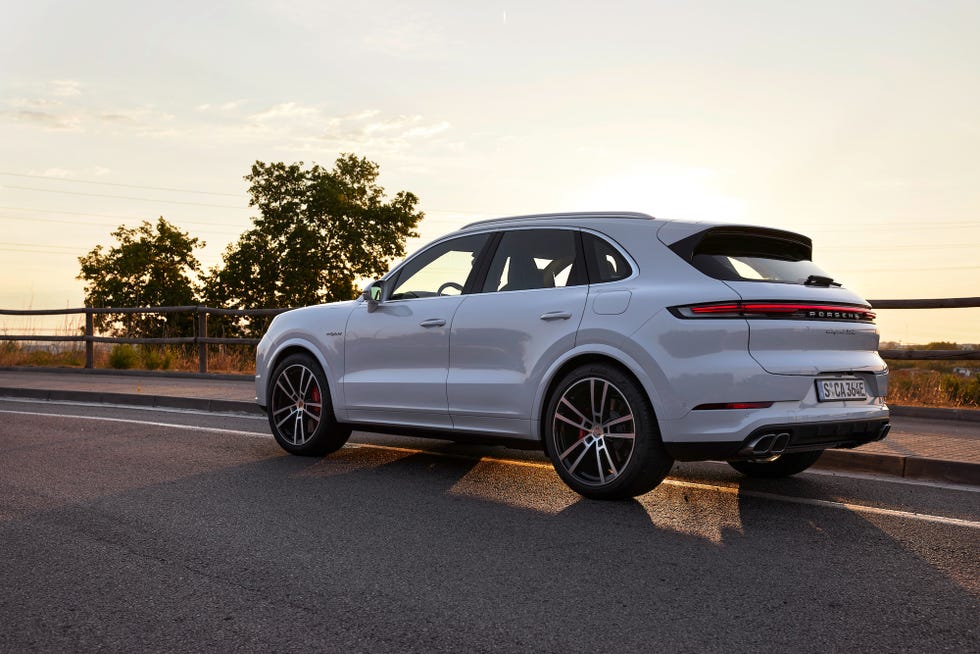 2024 Porsche Cayenne Turbo EHybrid Photos