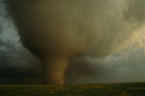 Nebraska Kansas Oklahoma noordelijk Texas oostelijk Colorado en oostelijk South Dakota vormen tezamen Tornado Alley De tornadolaan waar enkele van de krachtigste en meest verwoestende wervelstormen op aarde kunnen huishouden