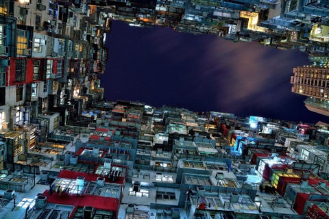 Tetrisstad Dennis Wat roept het populaire spel waarbij je blokjes moet stapelen in herinnering met deze foto van het dichtbevolkte Hongkong Volgens Corcoran stelt de foto je in staat om een leven in dit gedrocht van appartementencomplexen voor te stellen