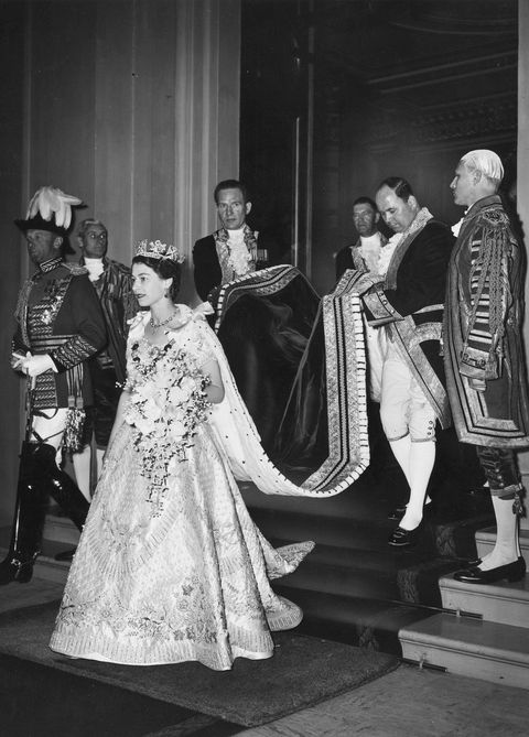 Prinses Elizabeth verlaat Buckingham Palace voor haar kroning in Westminster Abbey op 2 juni 1953