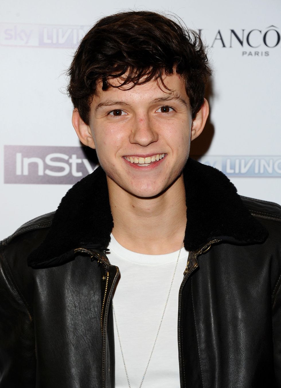 Hair, Hairstyle, Leather, Jacket, Leather jacket, Black hair, Textile, Smile, Jaw, Premiere, 