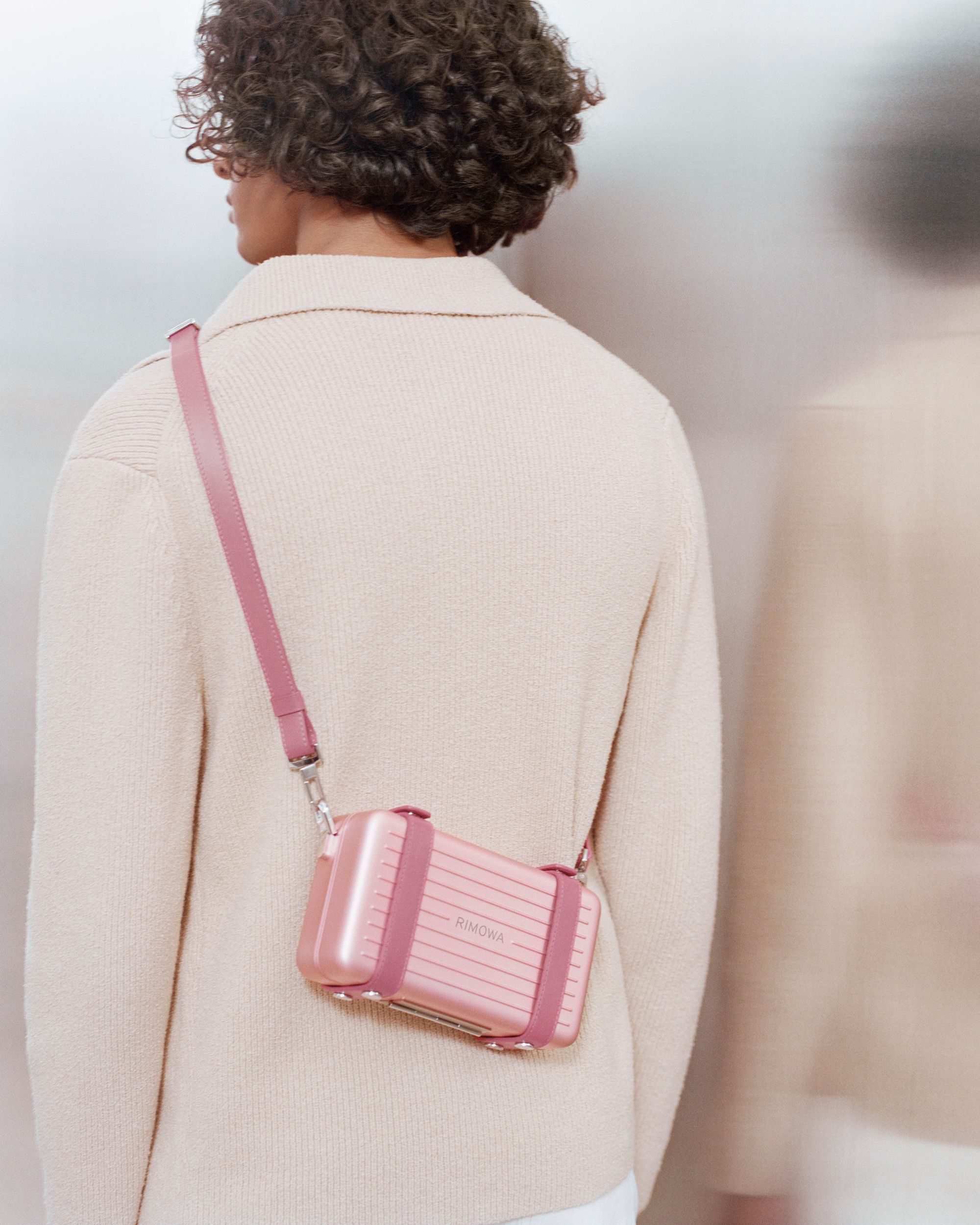 RIMOWA オリジナルキャビン 35L クォーツ ピンク リモワ」がローズクオーツから着想を得た新色カプセル