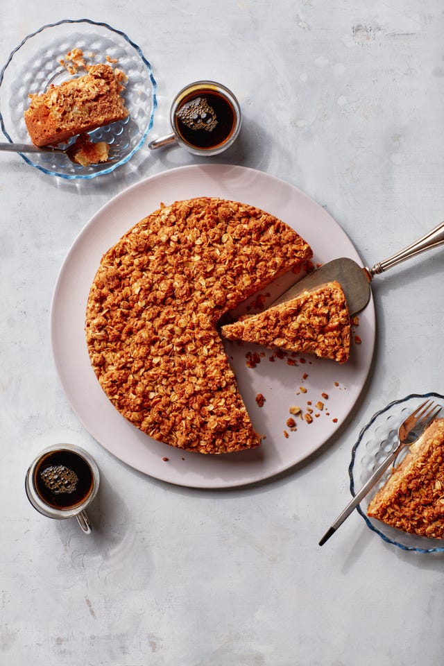 Cinnamon-Apple Cake With Oat Streusel