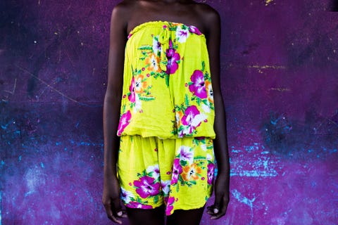 Het grootste deel van de eilandbewoners is AfroColombiaans Hun vrolijkheid en uitbundigheid is terug te zien in hun kleurrijke kleding