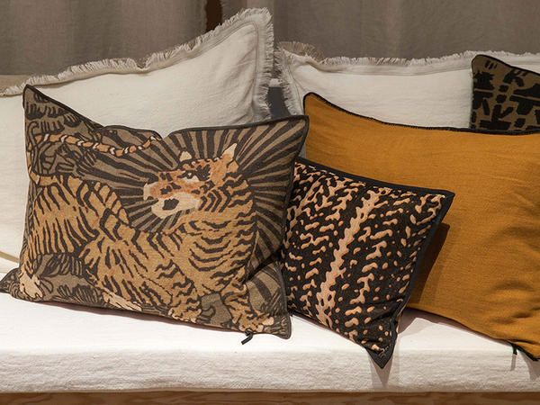 Pillow, Cushion, Throw pillow, Furniture, Bedding, Brown, Textile, Linens, Room, Home accessories, 